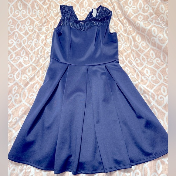 Dresses & Skirts - Elegant Navy Blue Dress with Lace Detail – Perfect for Special Occasions!